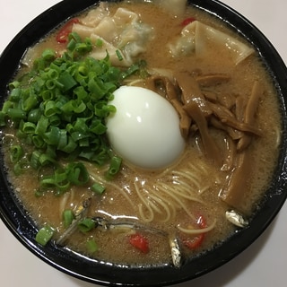 唐辛子ワンタン味噌ラーメン